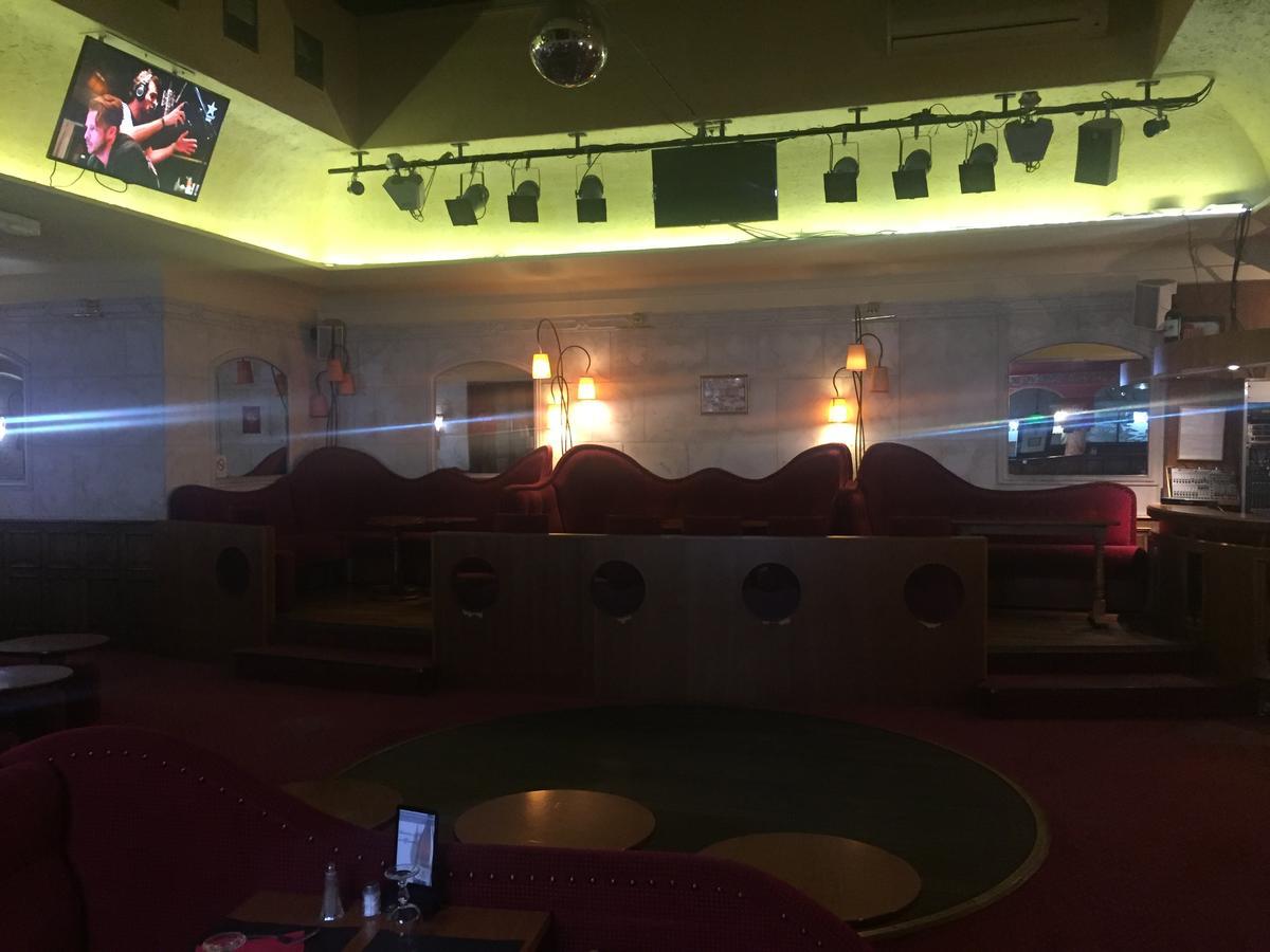 Hotel Restaurant Saint Louis 沙托丹 外观 照片