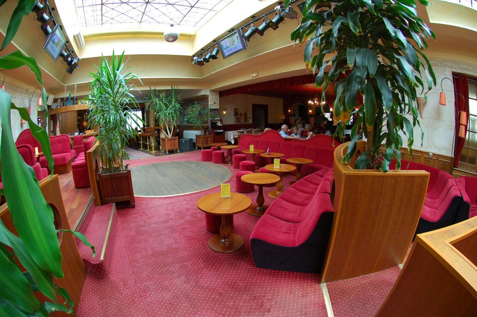 Hotel Restaurant Saint Louis 沙托丹 外观 照片